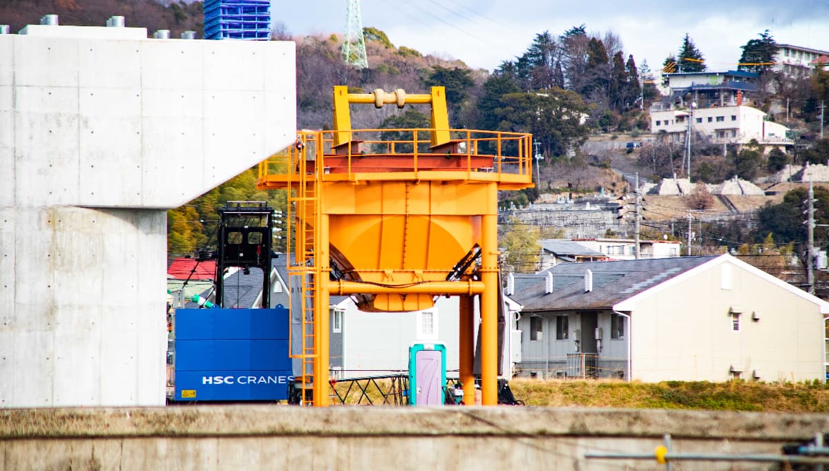 土砂ホッパー ビルボード